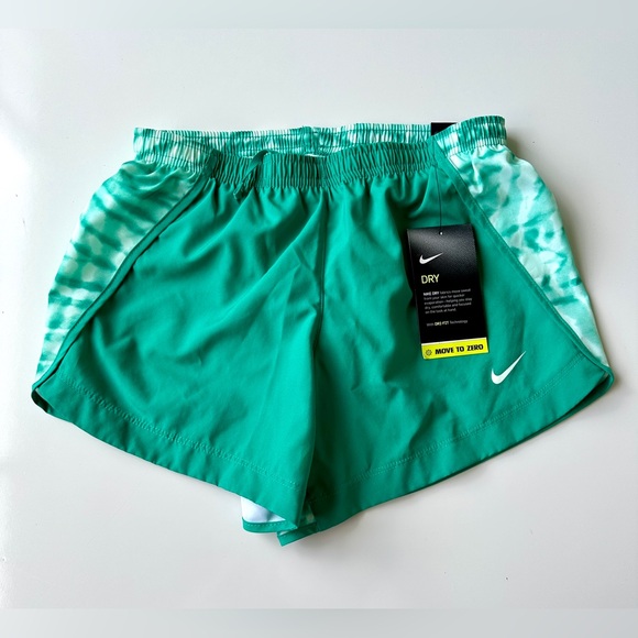 NWT Nike Dri-Fit Move Zero Green Standard Fit Brief Running Shorts Girls Large - Picture 1 of 11